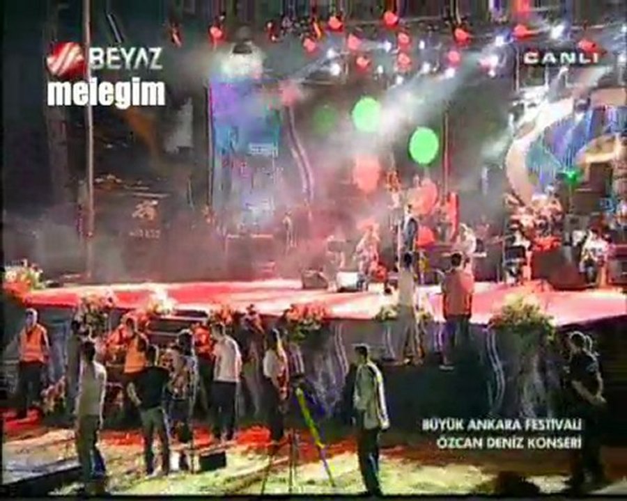 Özcan Deniz-Bi Dudaktan-4.Büyük Ankara Festivali-(10.07.2011