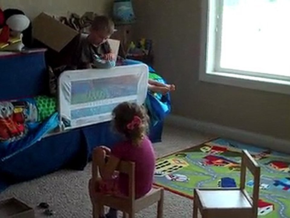 Alyssa et Clement jouent ensemble en anglais