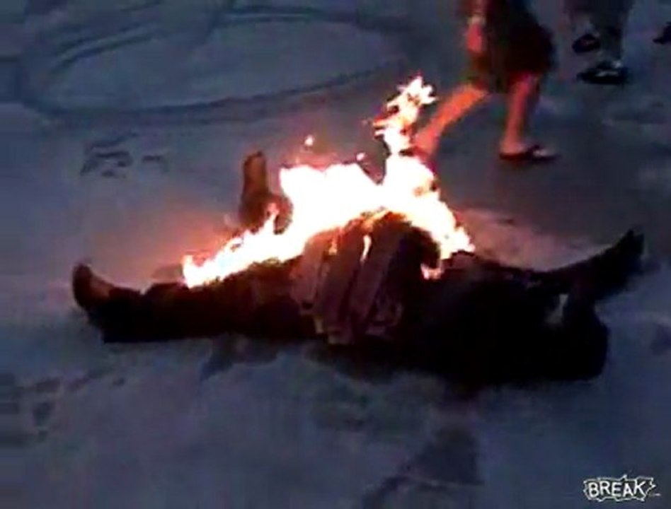 Massiver Feuerwerk Explosion auf Guy Crotch Fail