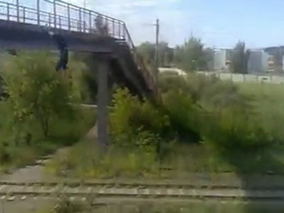 Parkour Sprung von Brücke - parkour, sprung, fail