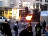 Britische Taxi Cab Verbrennungen und explodiert in Central London!