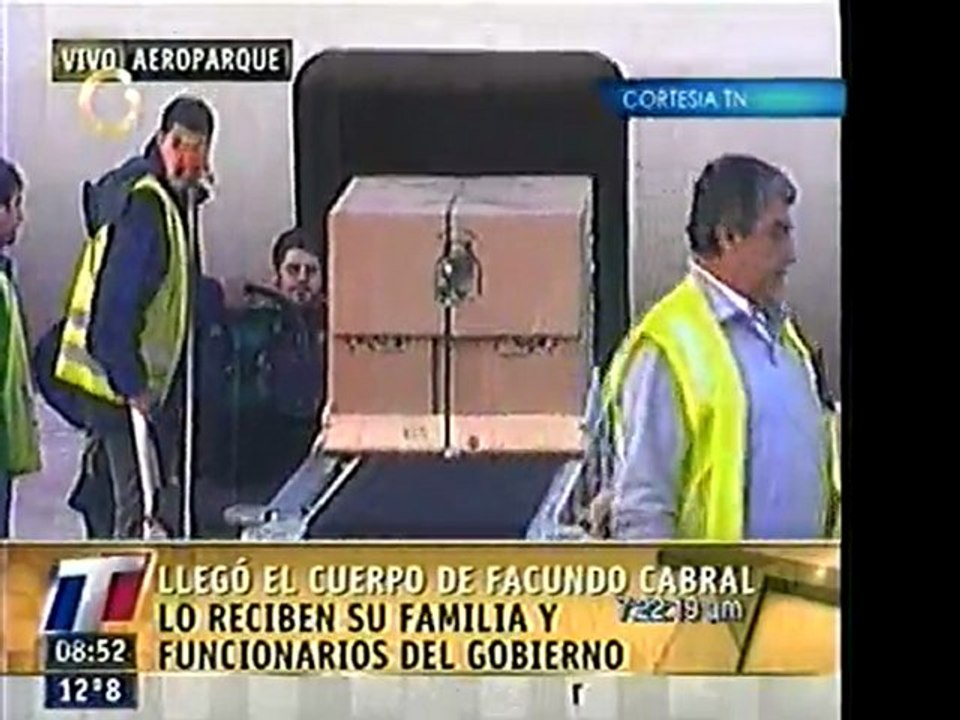Reciben féretro de Facundo Cabral