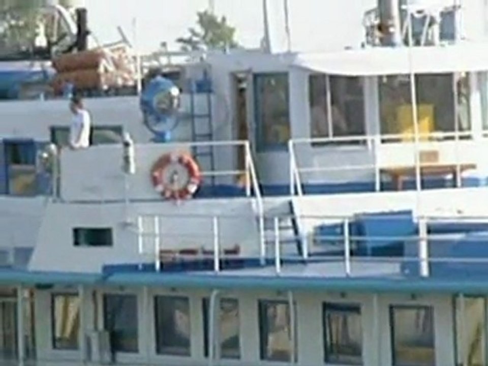 Russia mourns victims of sunken tourist ship