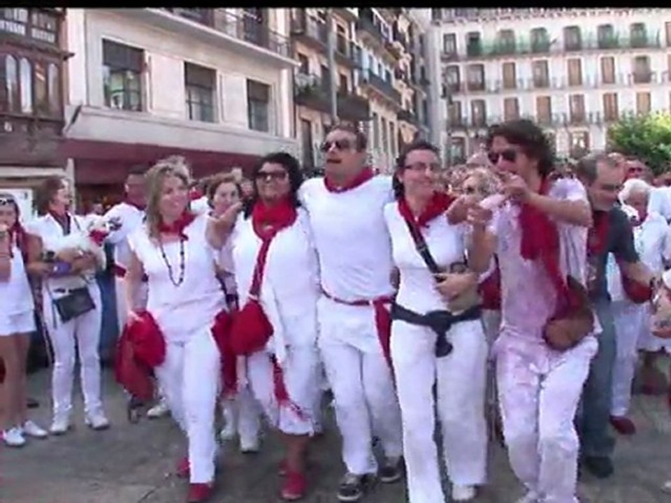 Feiern ohne Ende: Hunderttausende bei Stierhatz in Pamplona