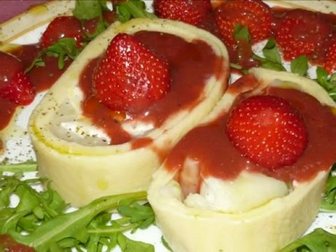 ''rotolo de pâtes fraiches au fromage de chèvre et duo d'asperges avec sa sauce a la fraise ''