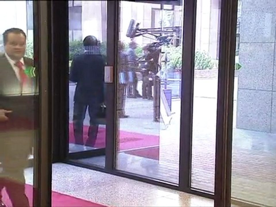 Euro-länder kämpfen gegen ausweitung der schuldenkrise