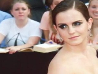 Скачать видео: Emma Watson Dazzles At Harry Potter Premiere In New York