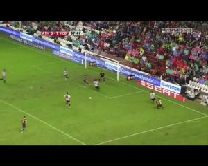 Xavi Hernandez - Look around to play