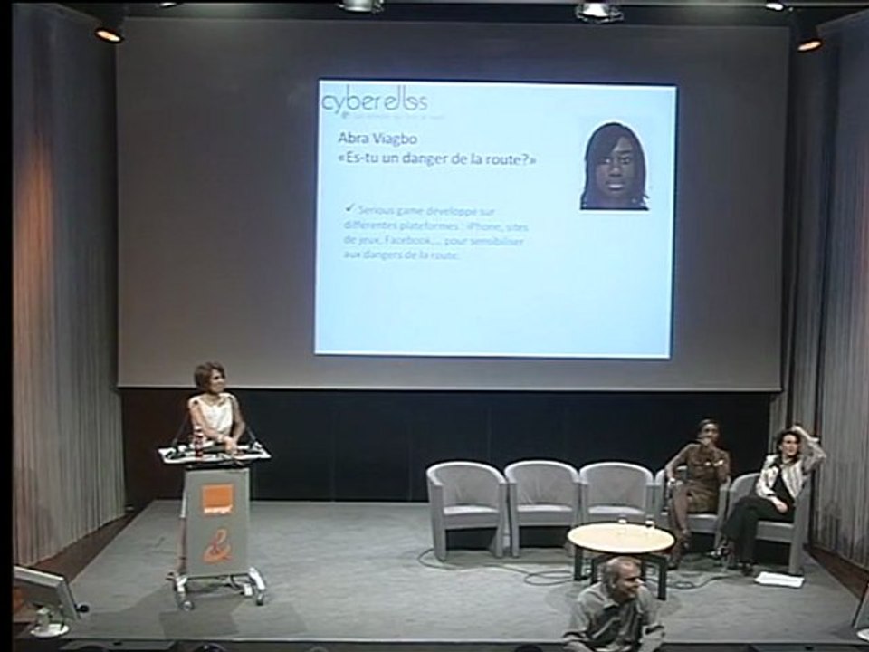 CYBERELLES POWER STARTER 2011 - Remise des prix Powerstarter aux lauréates