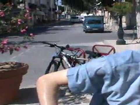 Baptême à la Mairie [ A la sortie baptisé une 2eme fois mais cette fois-ci au Champagne par ma Marraine et Danou ]