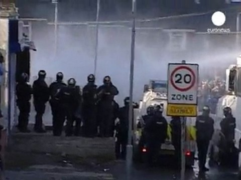 Kuzey İrlanda'da protestan yürüyüşü bu gece de...