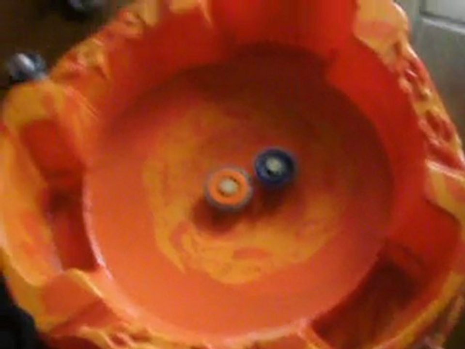 Combat BeyBlade  (Flam Bull contre Storm Aquario