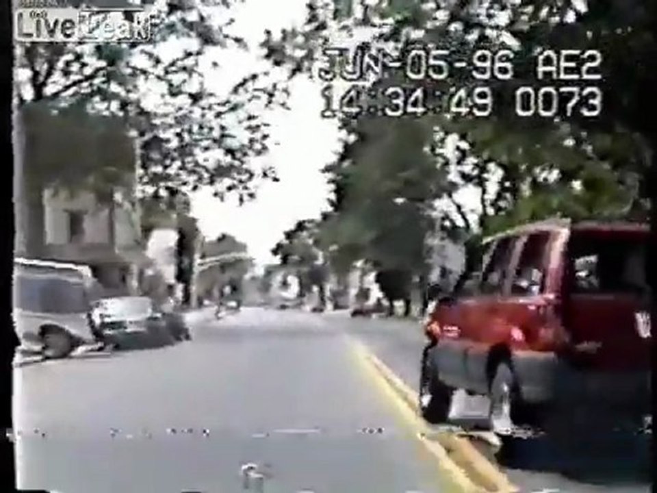 Pedestrian hit während der Verfolgung