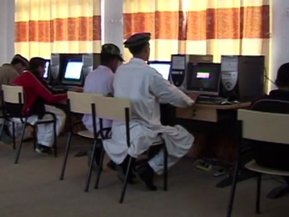 Umerziehung  für Ex-Taliban-Kämpfer in Pakistan