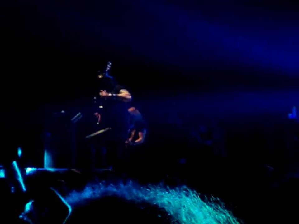 Slash Feat. Myles Kennedy - The Godfather Theme - Zenith Paris 12 juillet 2011 .