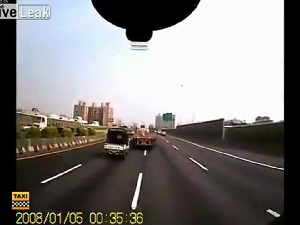2 Idioten auf der Straße in der Taiwan