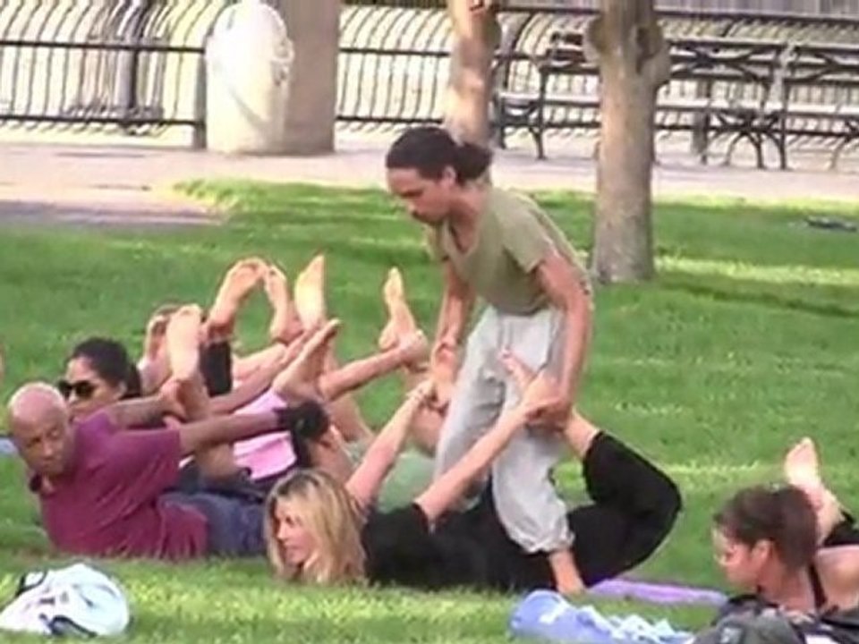 Heidi Klum Gets Her Yoga On