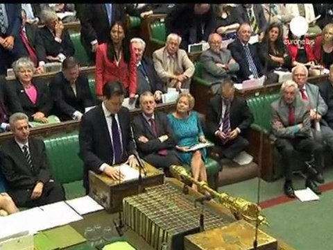 Indebolito dallo scandalo intercettazioni, Murdoch...