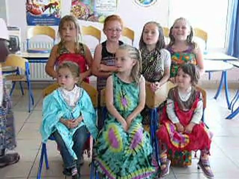 chant les filles au Drennec