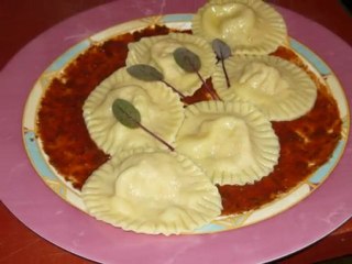 ravioles avec  sa sauce a la sauge....