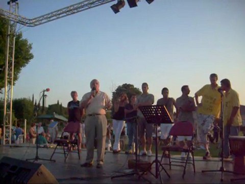 Facteurs : Jean-Pierre Maggi, maire de Velaux (13880) au concert de solidarité aux facteurs