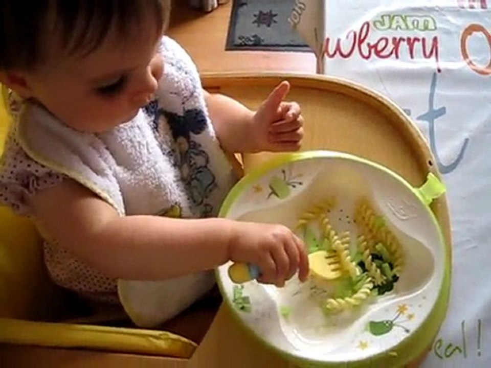 Fannie mange toute seule