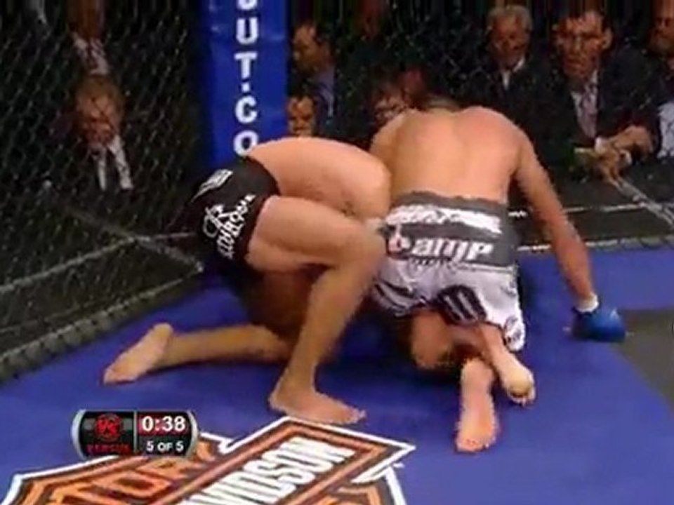 Anthony Pettis - Matrix Wall Walk Kick