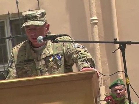 Petraeus steps down in Afghanistan