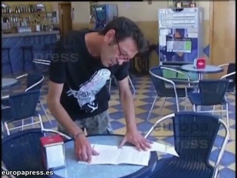 El dueño de un bar vive asustado por unos vecinos