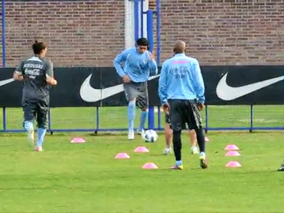 Uruguai treina para enfrentar Argentina