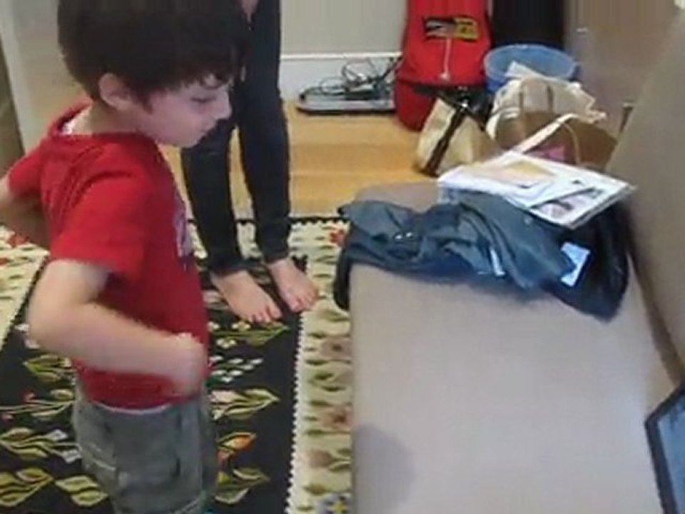 Natan is dancing on the Brum song