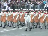 Des extraits vidéo du défilé sur les Champs-Elysées
