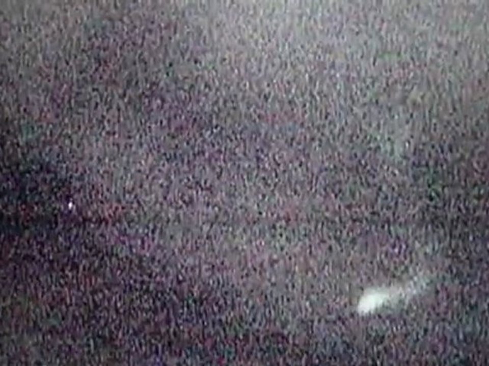 UFO lays chem trail winged reptilian catches up to UFO