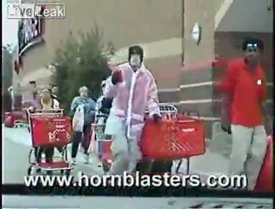 Zug Horn in ein Auto - watch 'em zusammenzucken!