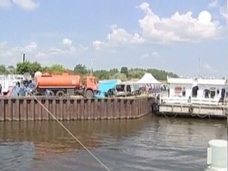 Vladimir Putin homenajea a las víctimas del barco...