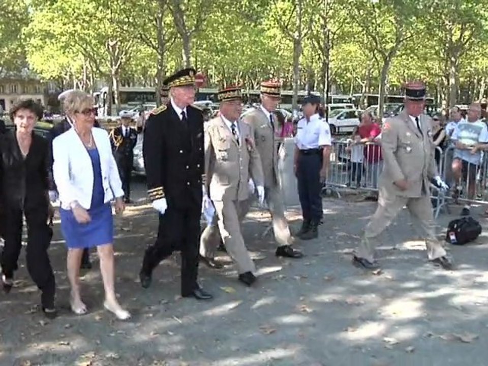 Bordeaux : défilé du 14 juillet et saut en parachute