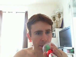 Wiwi égratigne "les yeux de ton père"