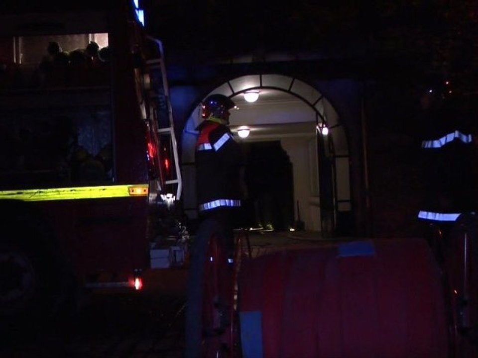 Feu d’Artifice à la Cité de Carcassonne 2011 : La Tour Carrée ravagée par les flammes ! Une exclusivité TVcarcassonne :