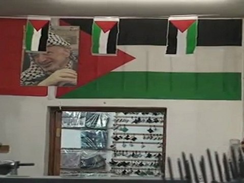 Las importaciones chinas ponen en peligro de extinción la tradicional kufiya árabe