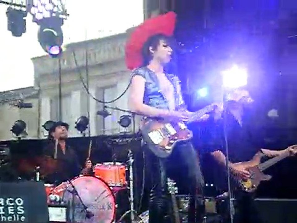 Mademoiselle K jouer dehors @ Francofolies de la Rochelle