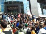 Rassemblement des indignés devant les marches de l'Opéra Bastille (Arrivé des Gendarmes)