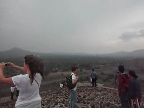 Teotihuacan : En haut de la pyramide sur Soleil