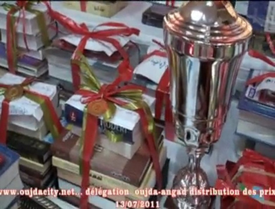 حفل توزيع الجوائز على التلاميذ المتفوقين ومؤسسات التميز بنيابة وجدة انكاد  برسم السنة الدراسية  2010/2011