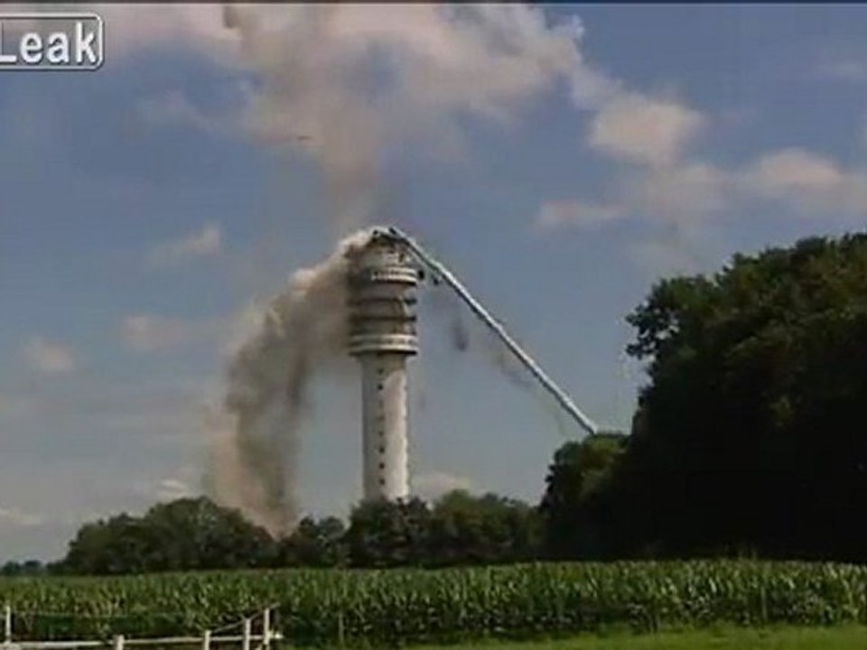 Niederländischen TV Tower teilweise kollabiert bei einem Brand Fail