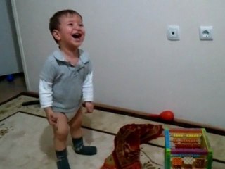 gülen bebek yiğit cobuloğlu kahkaha