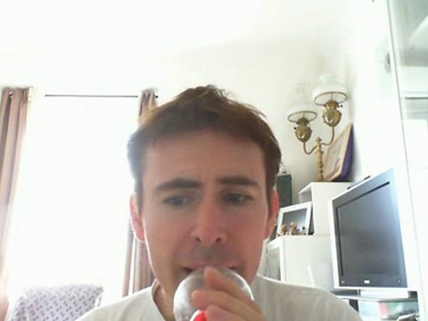 Wiwi égratigne help me stay