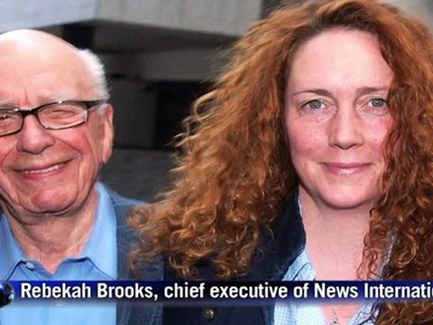 Murdoch apology in British papers as aides quit