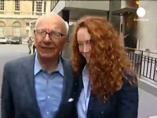 Rupert Murdoch özür diledi