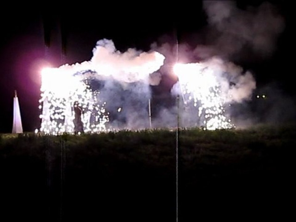 St-Pierre:pique-nique flambeaux fanfare spectacle pyrotechnique