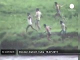 Un garçon sauvé des eaux en Inde - no comment
